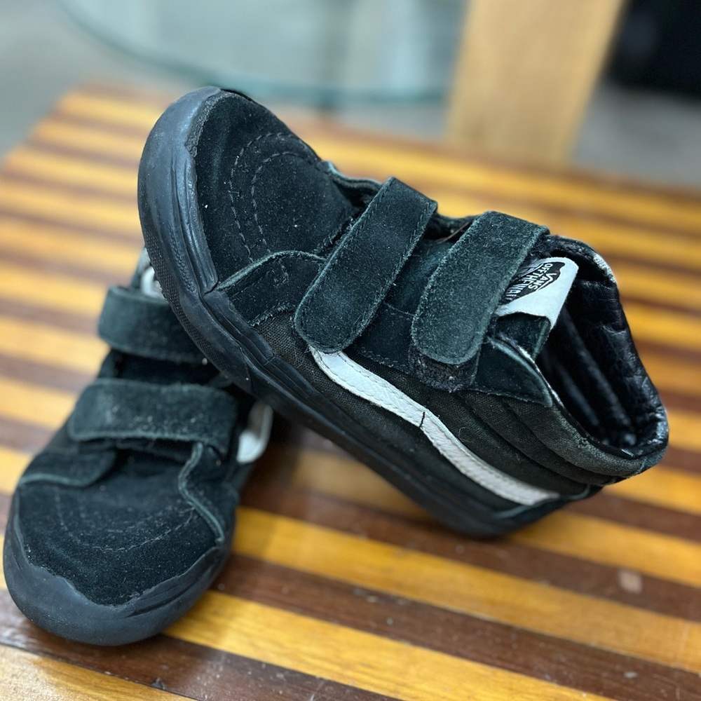 Kid suede Sk8-hi Vans with Velcro